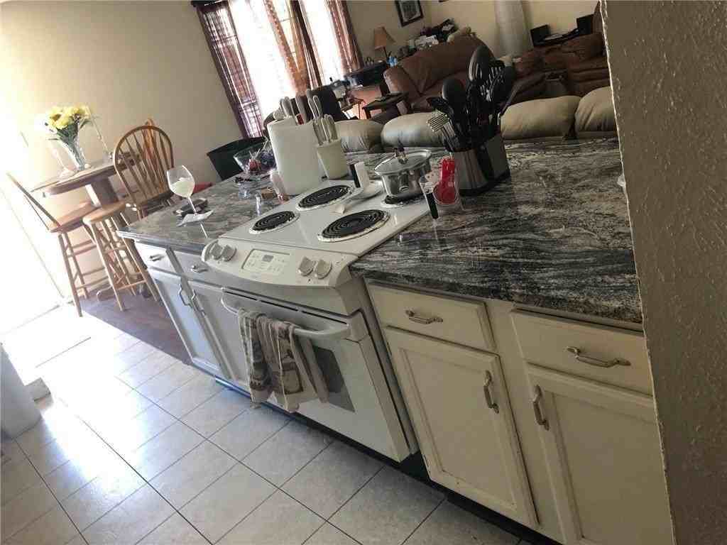 5228 Runyon Dr - Photo 4 of 13