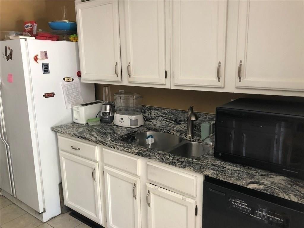 5228 Runyon Dr - Photo 5 of 13