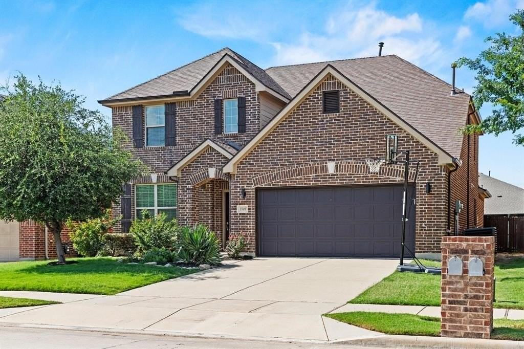 2701 Calmwood Dr - Photo 2 of 16