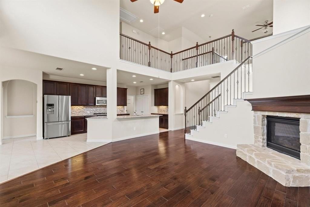 2701 Calmwood Dr - Photo 4 of 16