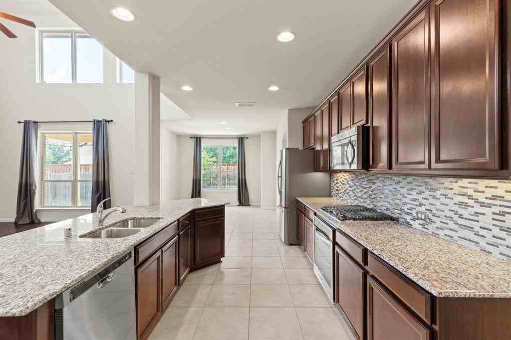 2701 Calmwood Dr - Photo 6 of 16