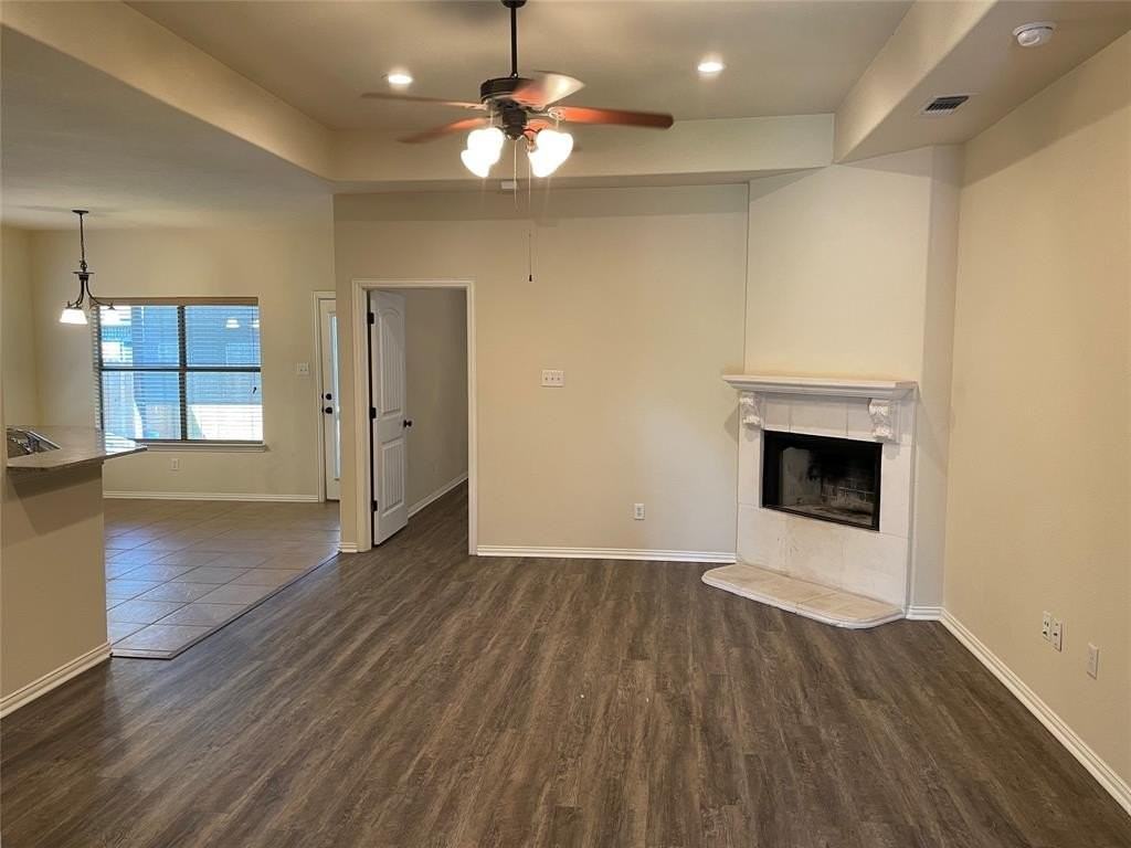 1414 Lauren Ln - Photo 2 of 10
