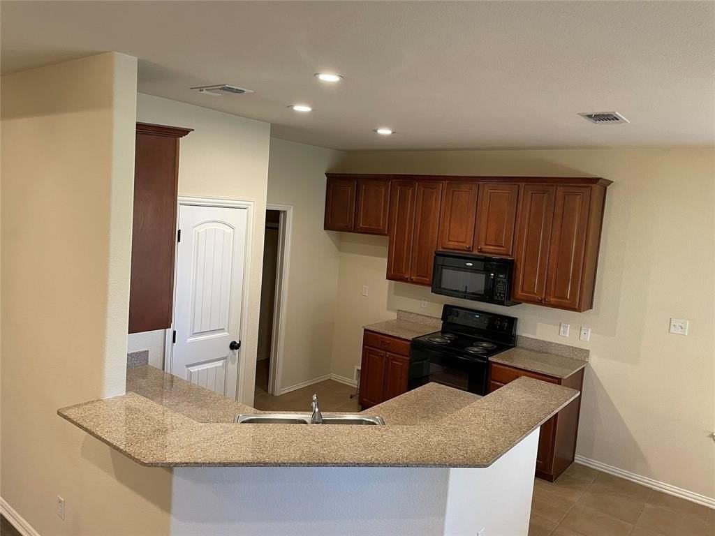 1414 Lauren Ln - Photo 3 of 10