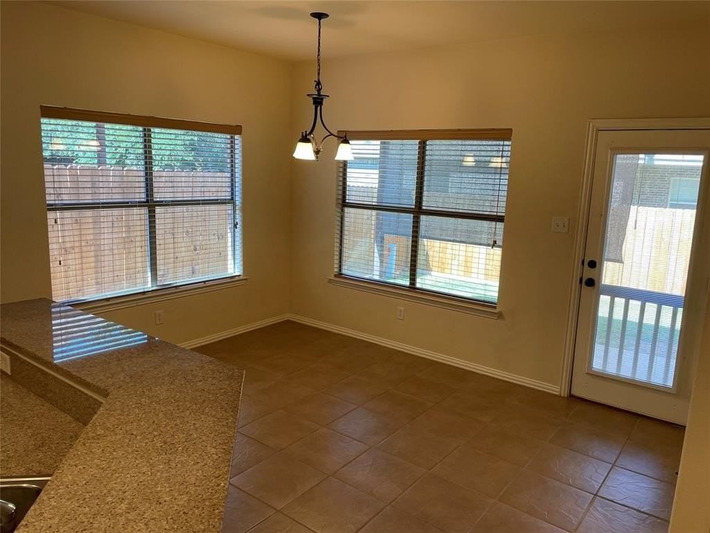 1414 Lauren Ln - Photo 4 of 10
