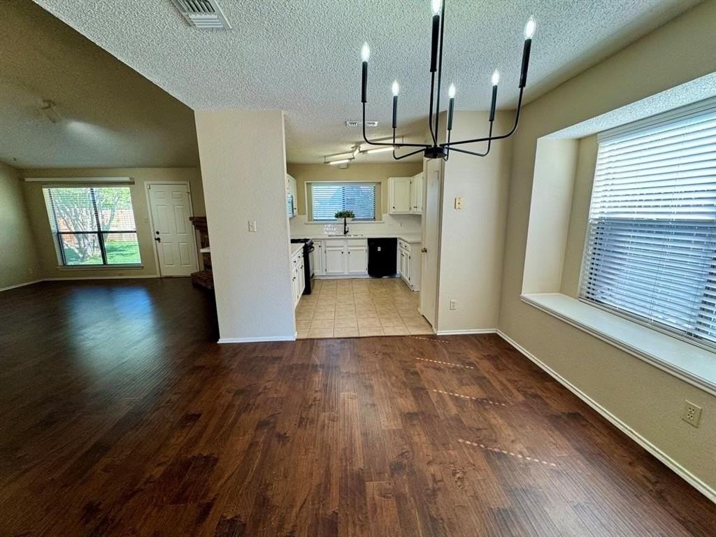 5028 Coker Dr - Photo 4 of 13