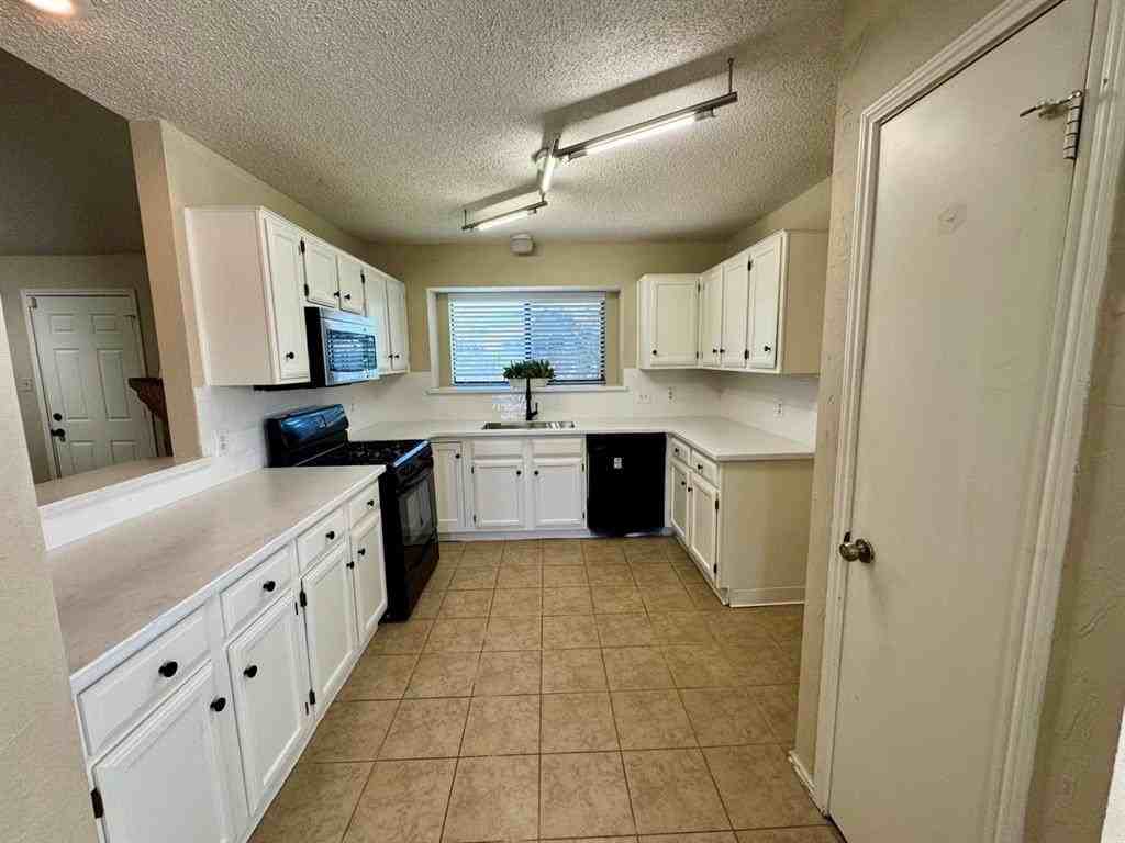 5028 Coker Dr - Photo 5 of 13
