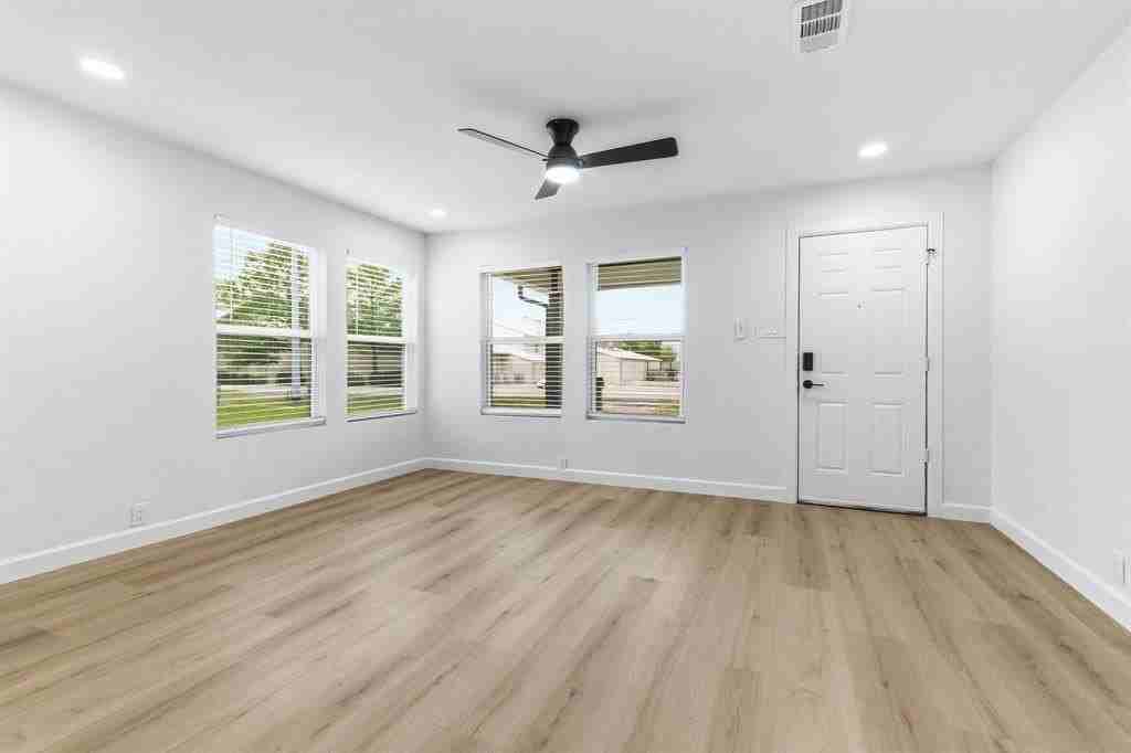 111 S 5th St - Photo 3 of 21