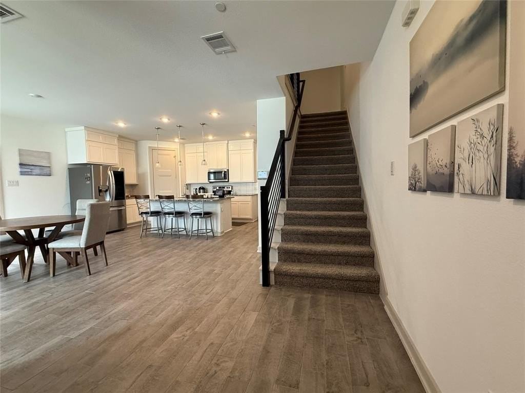 555 Eiseley Dr - Photo 2 of 16