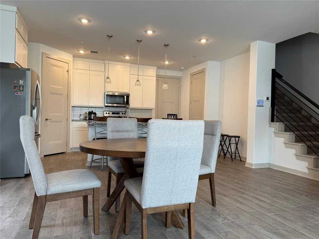 555 Eiseley Dr - Photo 4 of 16