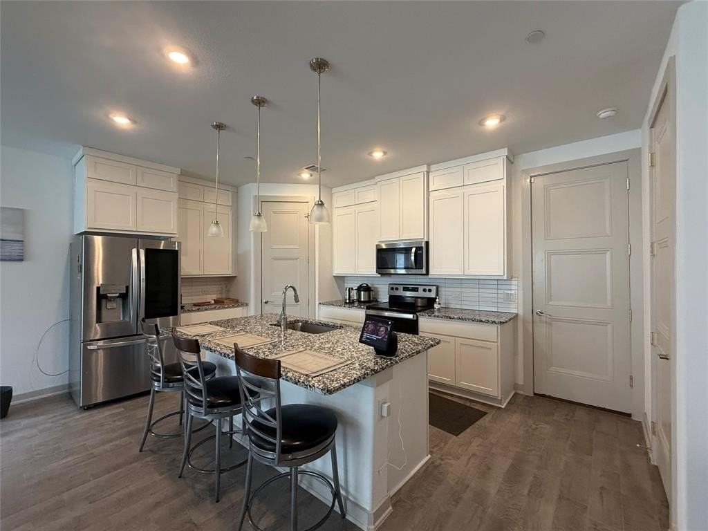 555 Eiseley Dr - Photo 6 of 16