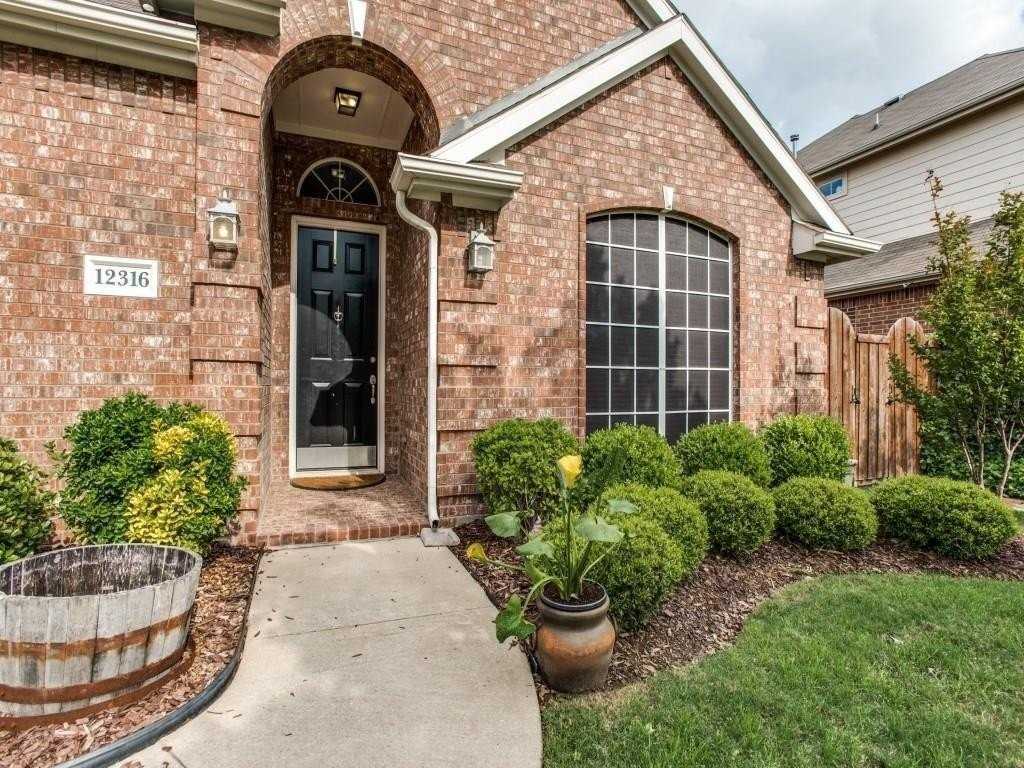 12316 Sailmaker Ln - Photo 2 of 8