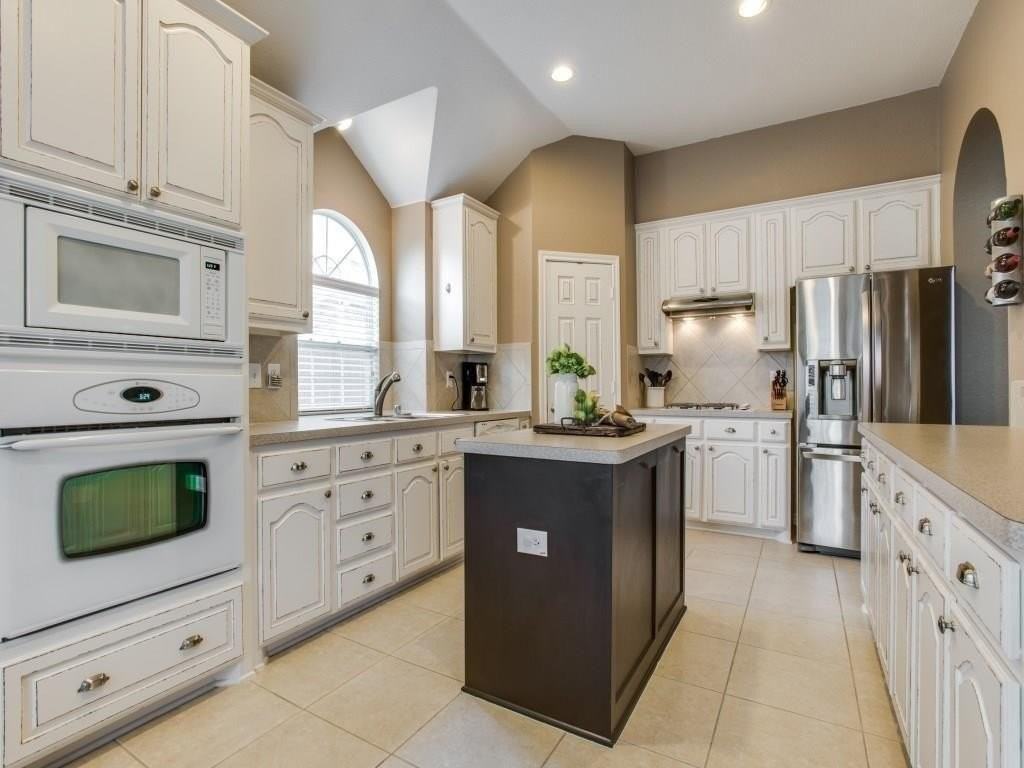 12316 Sailmaker Ln - Photo 3 of 8