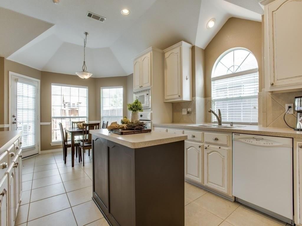 12316 Sailmaker Ln - Photo 4 of 8