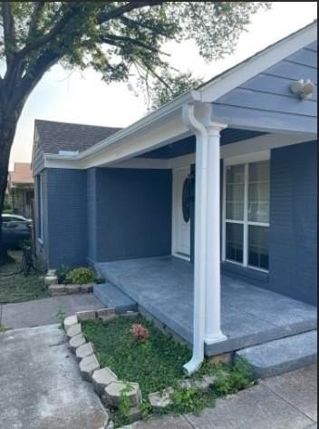 2515 Roanoke Ave - Photo 2 of 24