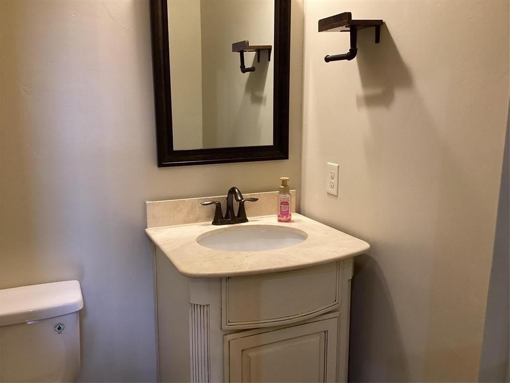 1231 Fowler St - Photo 6 of 31