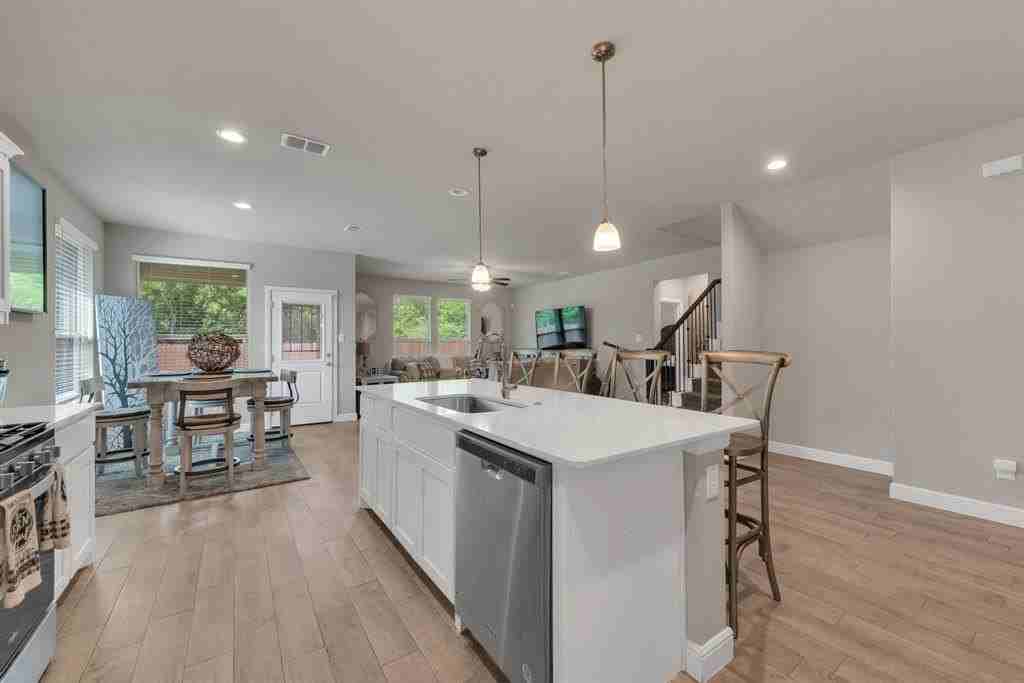 300 Clayton St - Photo 7 of 21