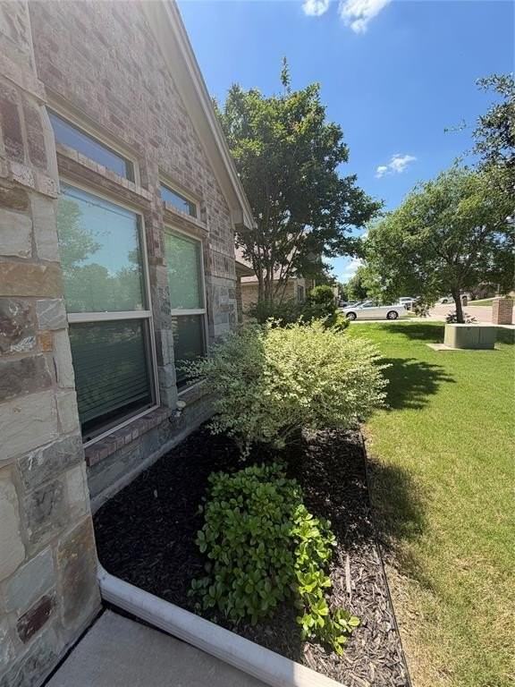 628 Zachary Dr - Photo 2 of 4