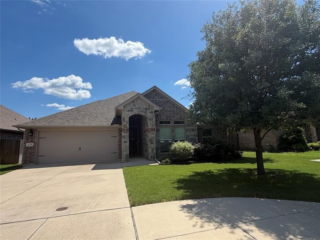 628 Zachary Dr - Photo 3 of 4