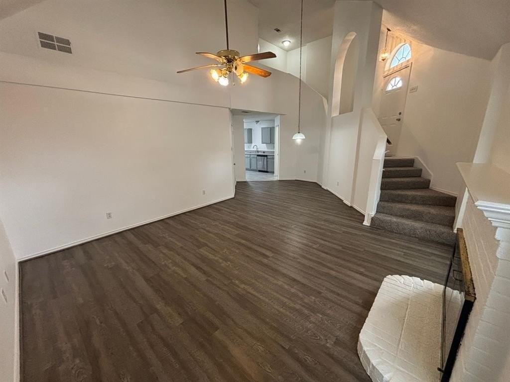 2100 Larkspur St - Photo 3 of 18