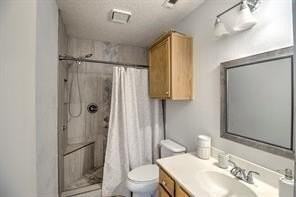 201 Teakwood Ln - Photo 6 of 19