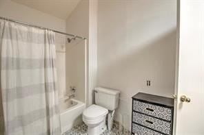 201 Teakwood Ln - Photo 7 of 19