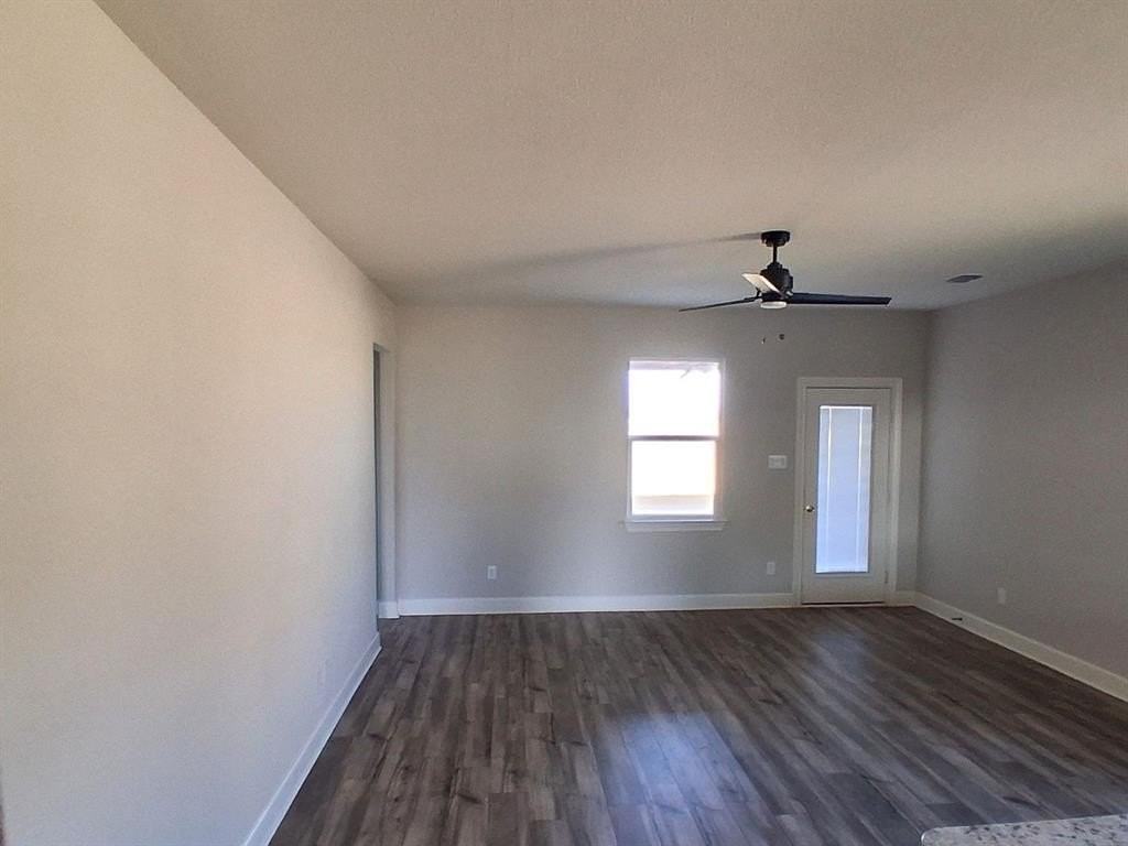 1020 Calhoun Dr - Photo 2 of 11