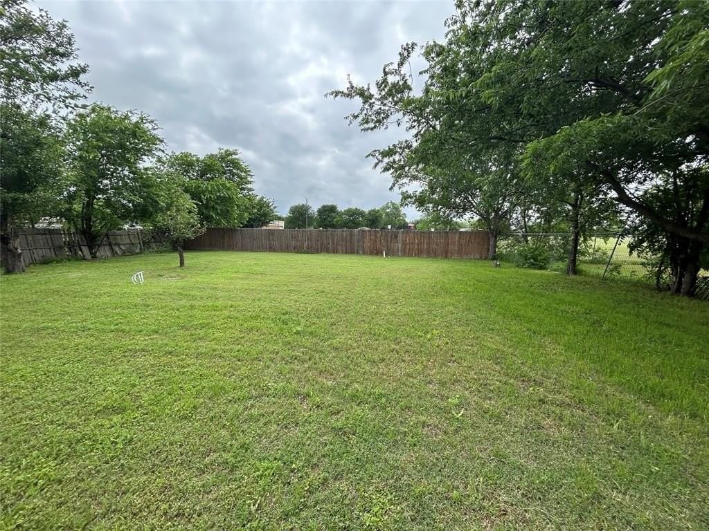 1105 N Knowles Dr - Photo 3 of 16