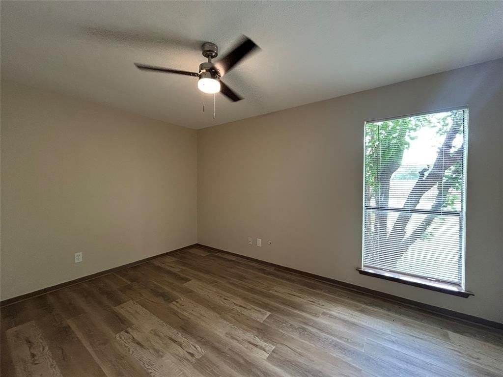 1105 N Knowles Dr - Photo 5 of 16