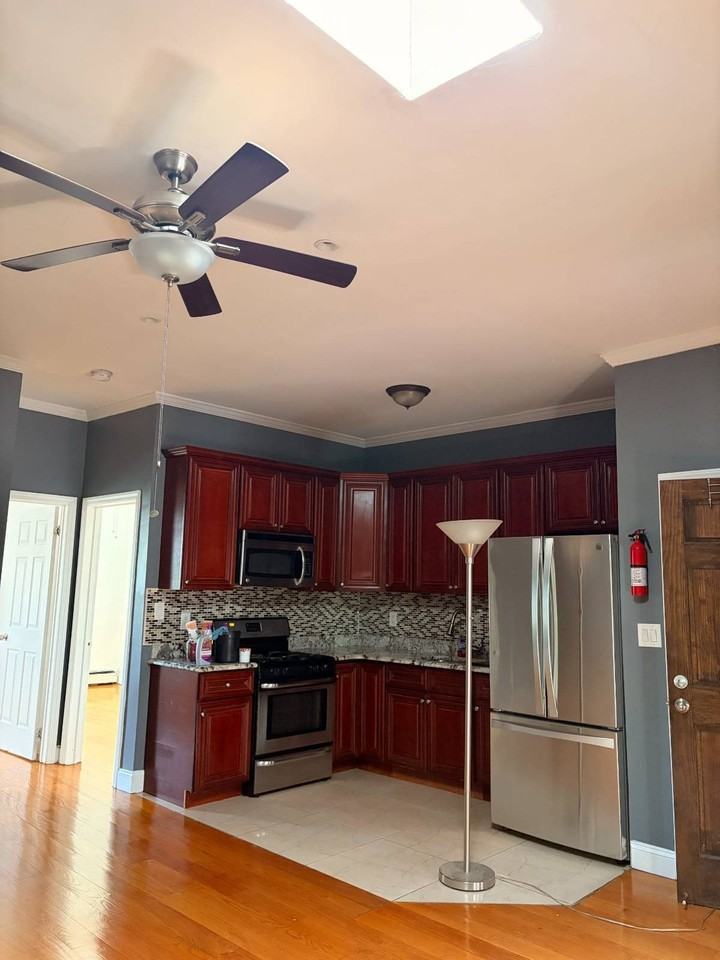 424 Van Siclen Ave - Photo 4 of 24