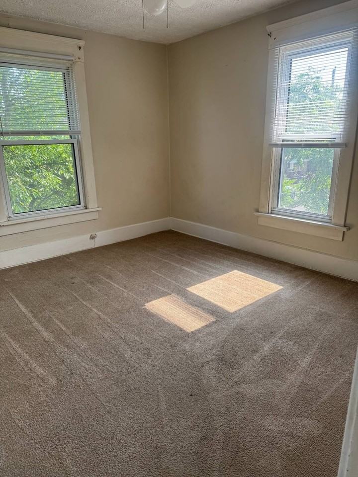 2730 Blair SW Pl - Photo 2 of 7