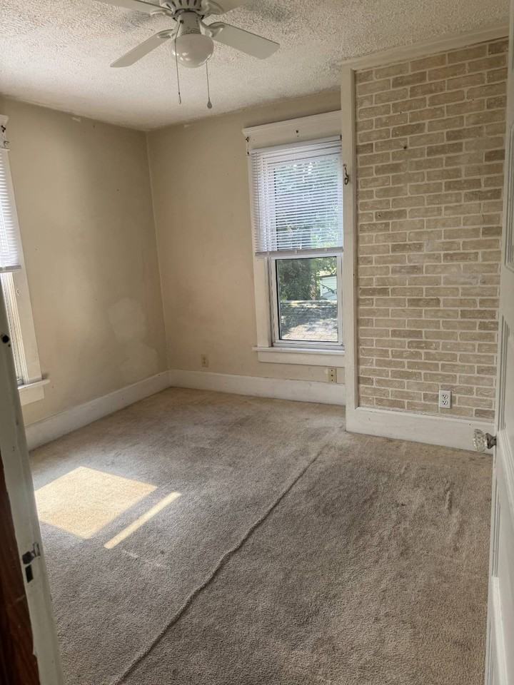 2730 Blair SW Pl - Photo 3 of 7