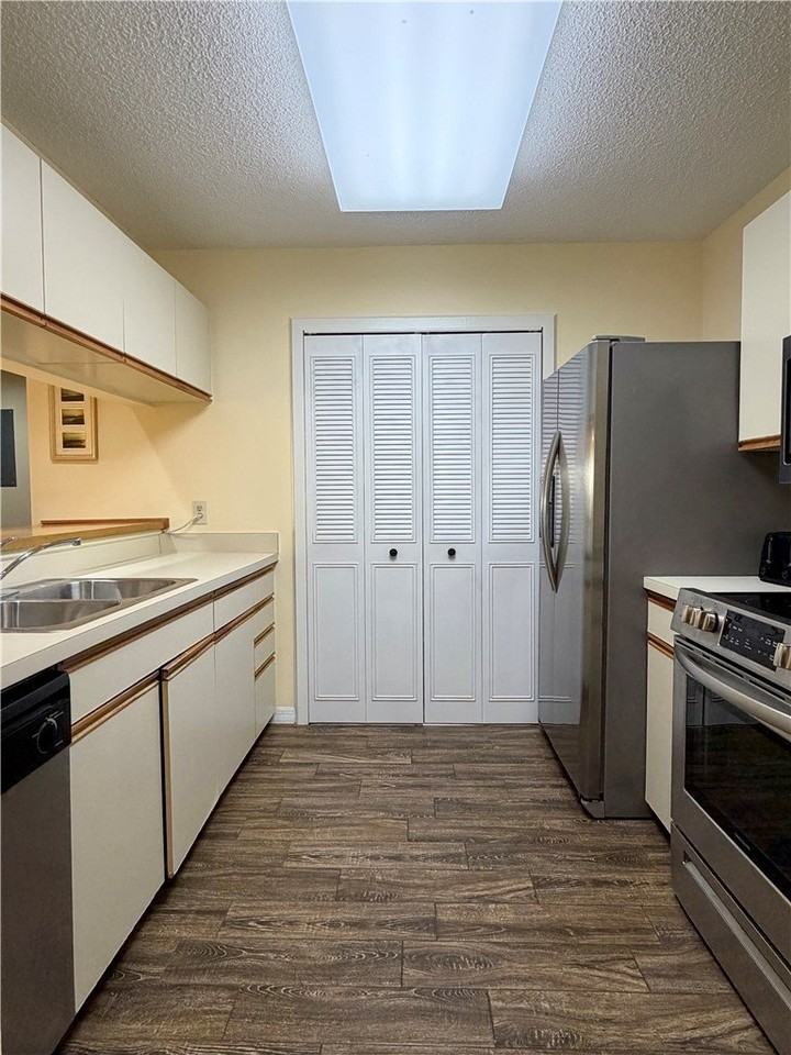 42 Plantation Dr #103 - Photo 5 of 36