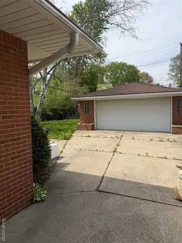 9001 Shannon Dr - Photo 4 of 30