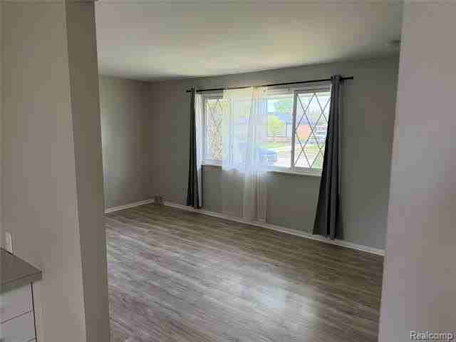 9001 Shannon Dr - Photo 5 of 30