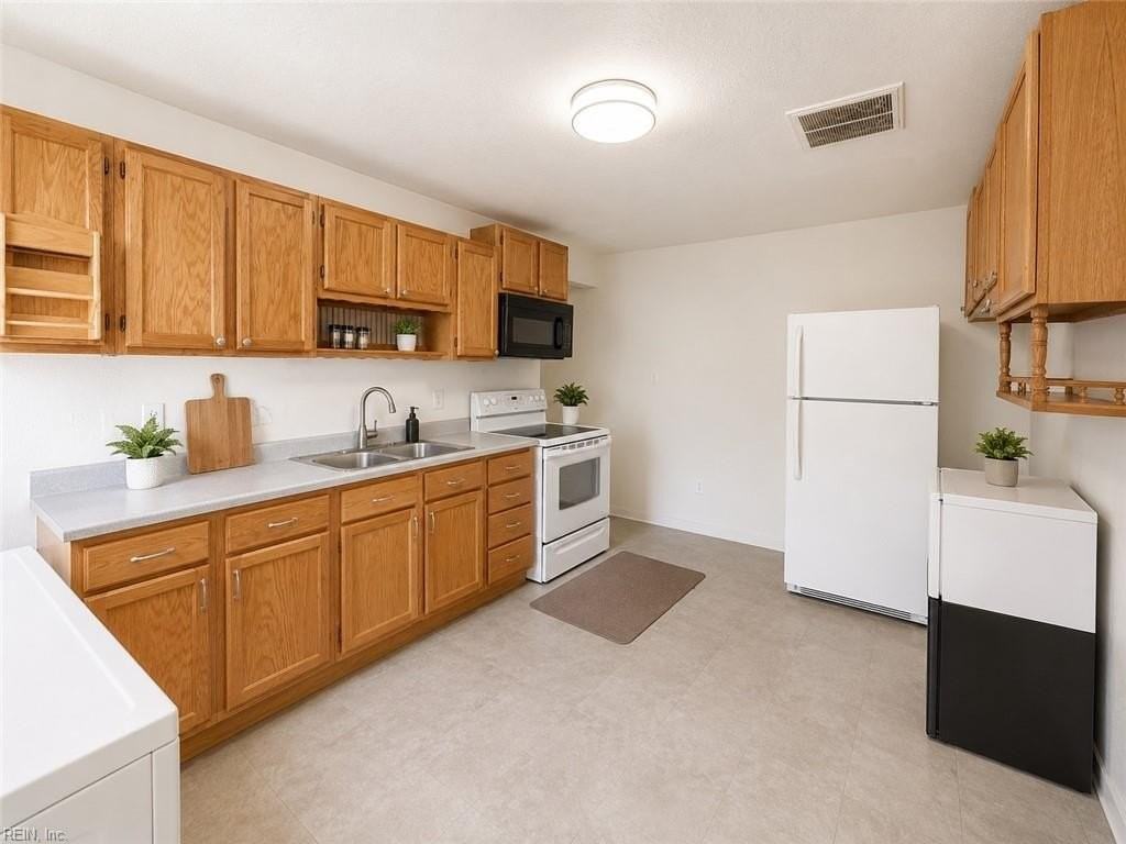 1336 Modoc Ave - Photo 4 of 8