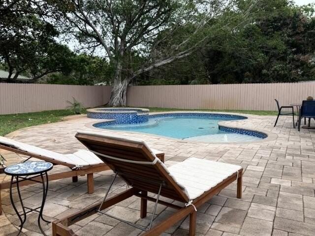 5821 Sw 13th St - Photo 2 of 11