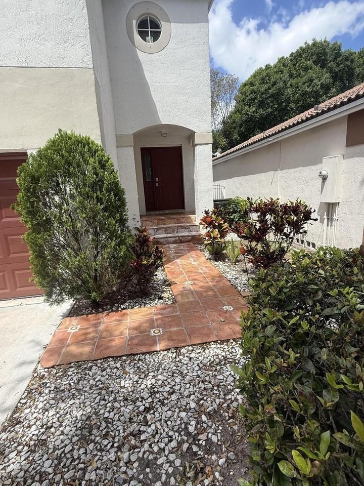 5813 Eagle Cay Ln - Photo 2 of 11