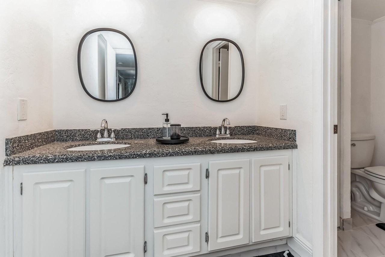 564 Springdale Cir - Photo 7 of 16