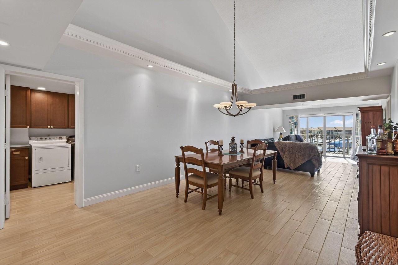 701 Seafarer Cir #504 - Photo 5 of 22