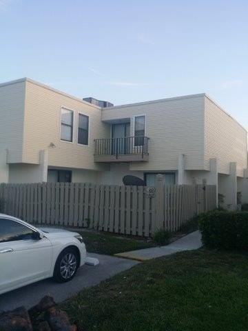 1604 Shaker Cir - Photo 2 of 22