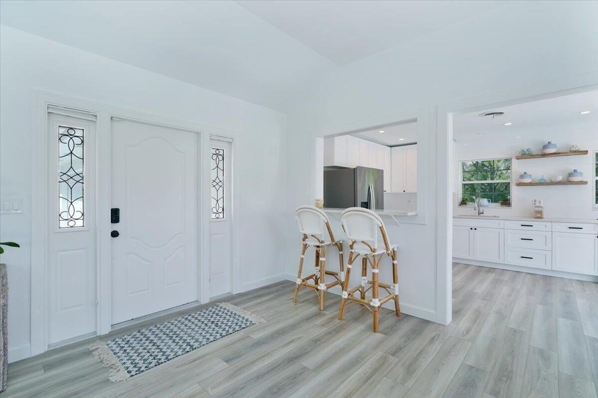 76 Fairview W - Photo 5 of 31