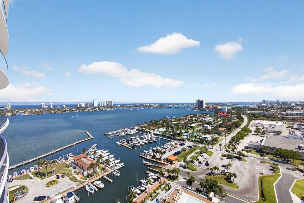 220 Lake Shore Dr #1907