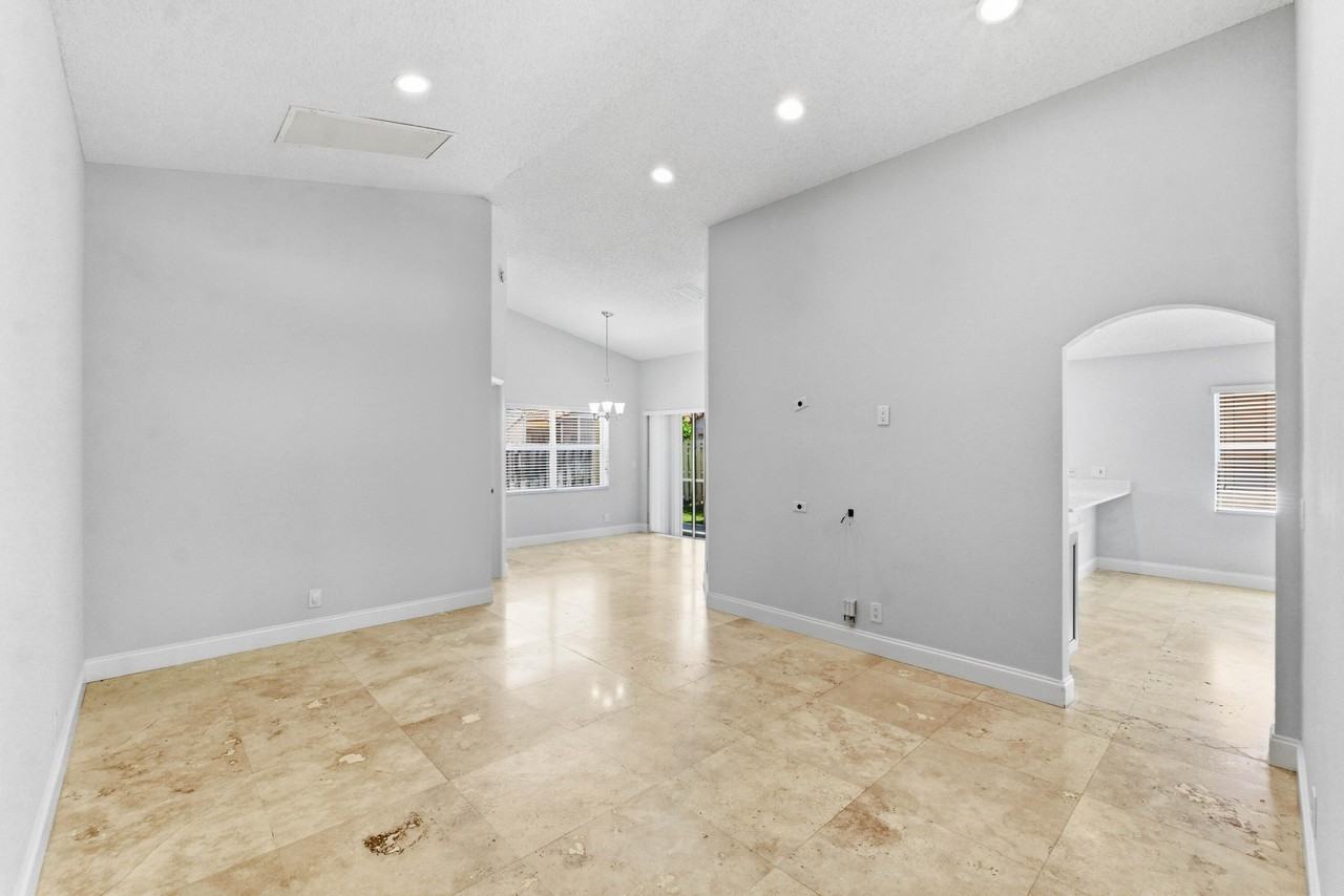 10781 Cypress Lake Ter - Photo 5 of 27