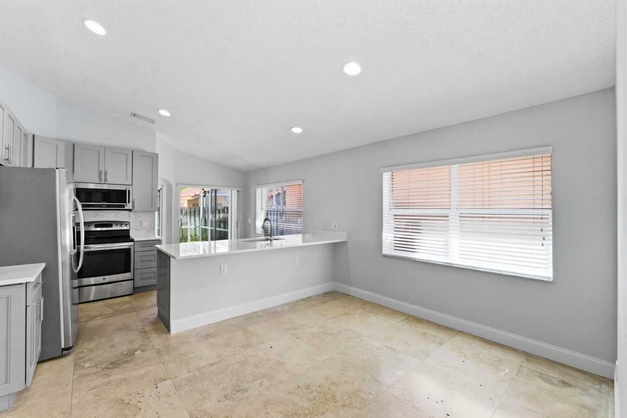 10781 Cypress Lake Ter - Photo 7 of 27