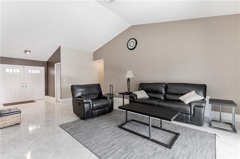 7200 Sw 20th St - Photo 6 of 33