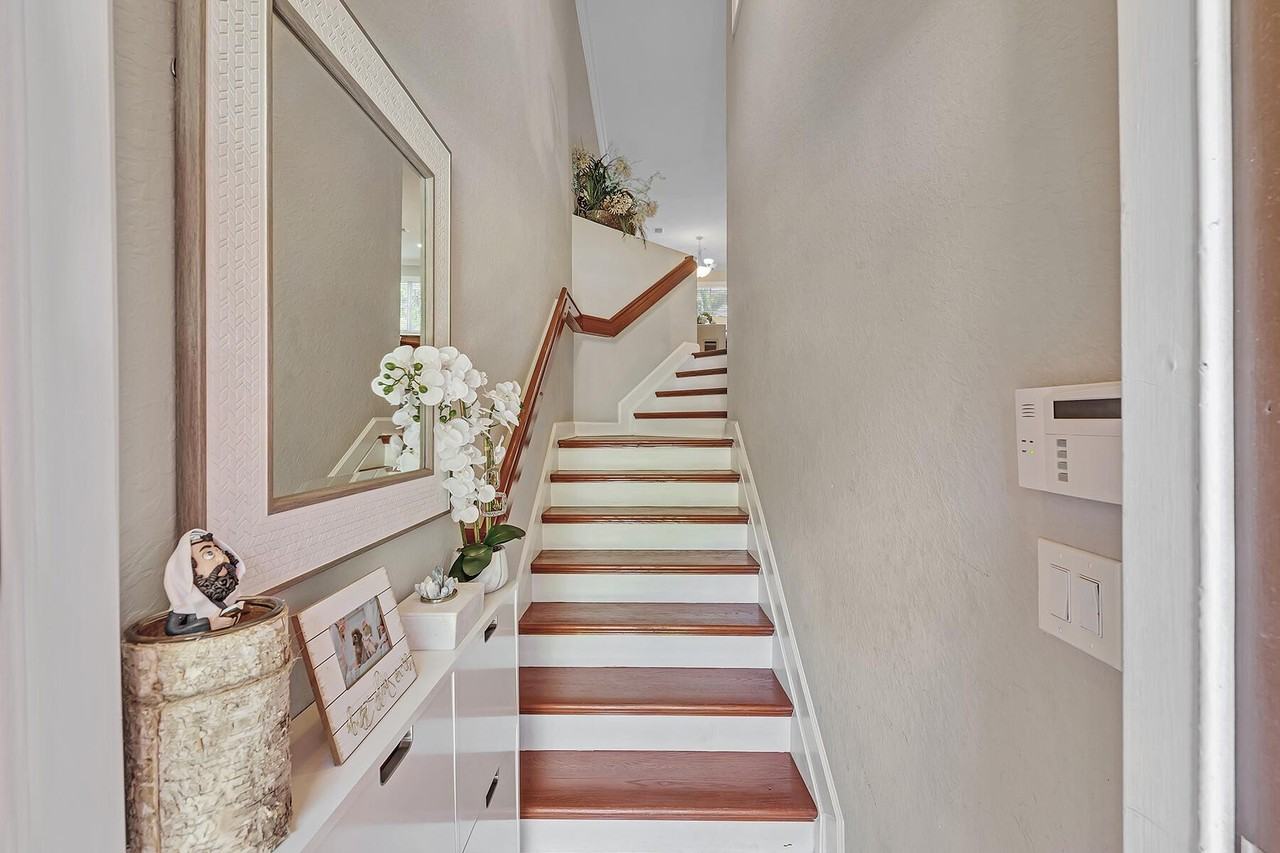 323 Bayfront Dr - Photo 5 of 50
