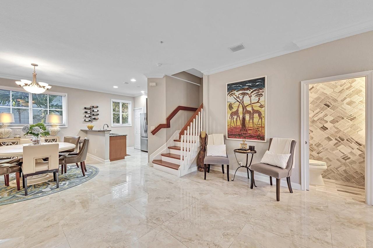 323 Bayfront Dr - Photo 6 of 50