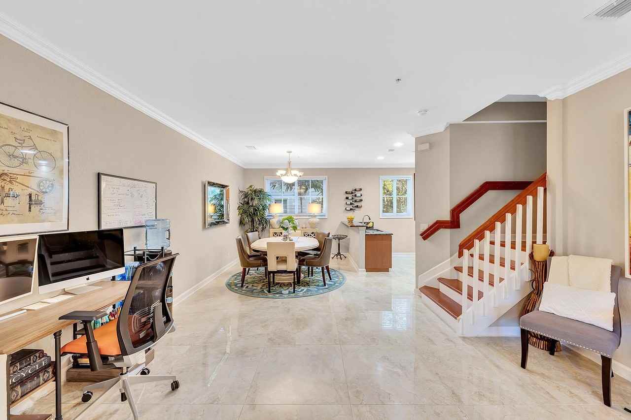 323 Bayfront Dr - Photo 7 of 50