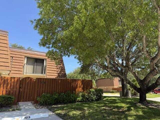 3013 30th Ct - Photo 2 of 25