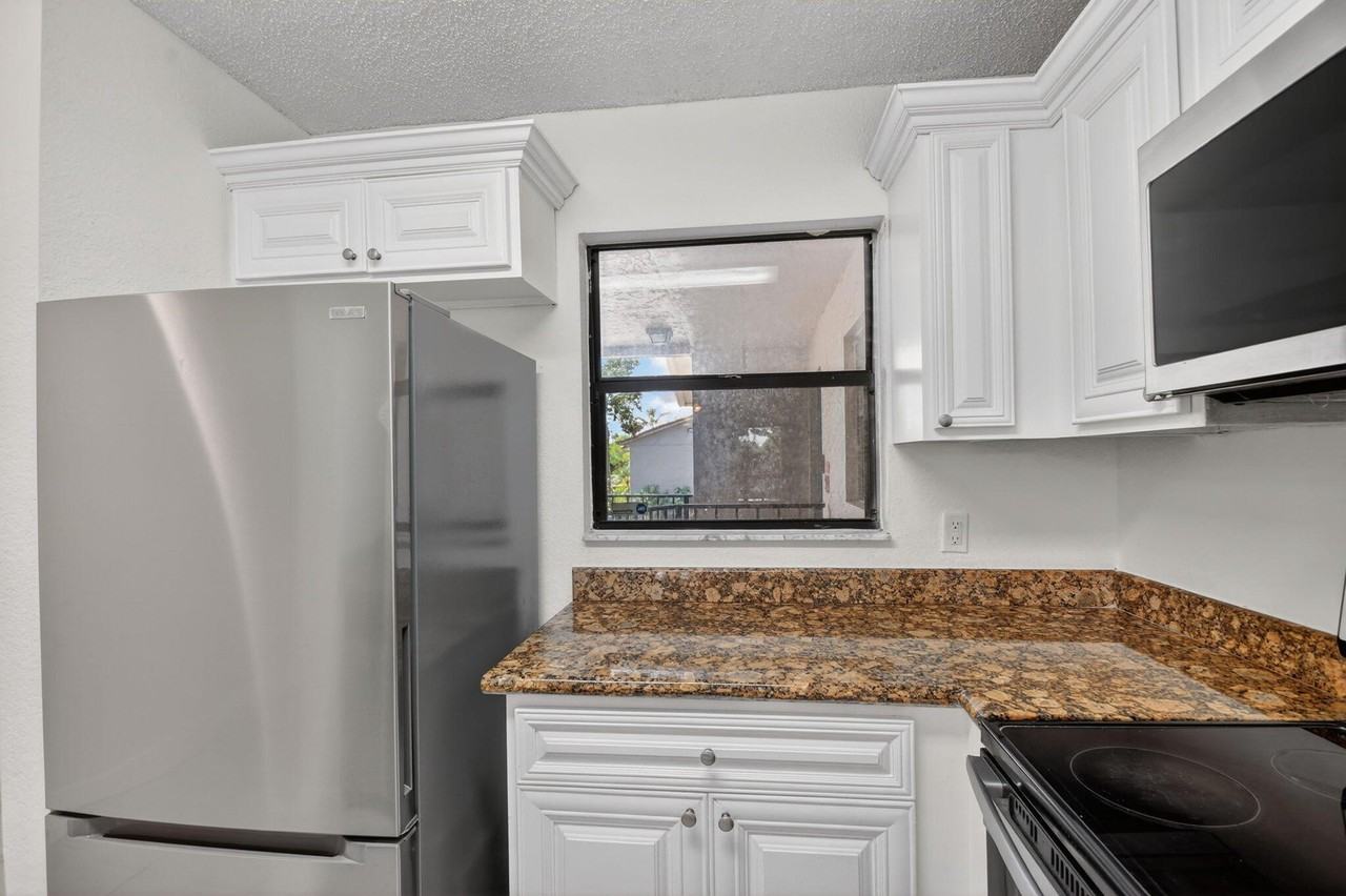 1681 Balfour Point Dr #F - Photo 4 of 36